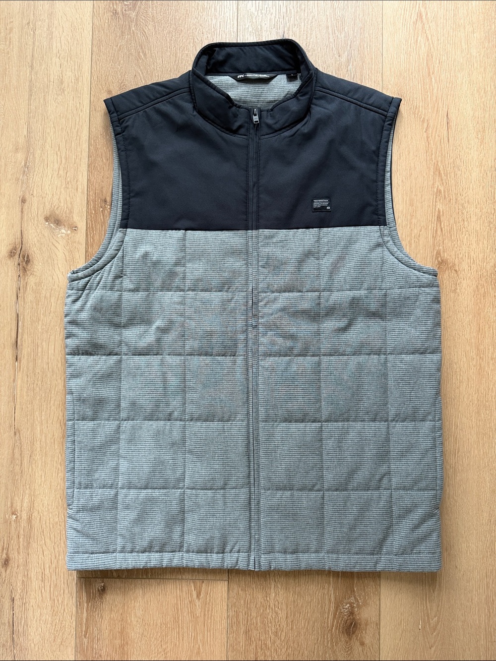 Travis Mathew Black and Gray Quilted Zip Vest Zappers Vest NWOT